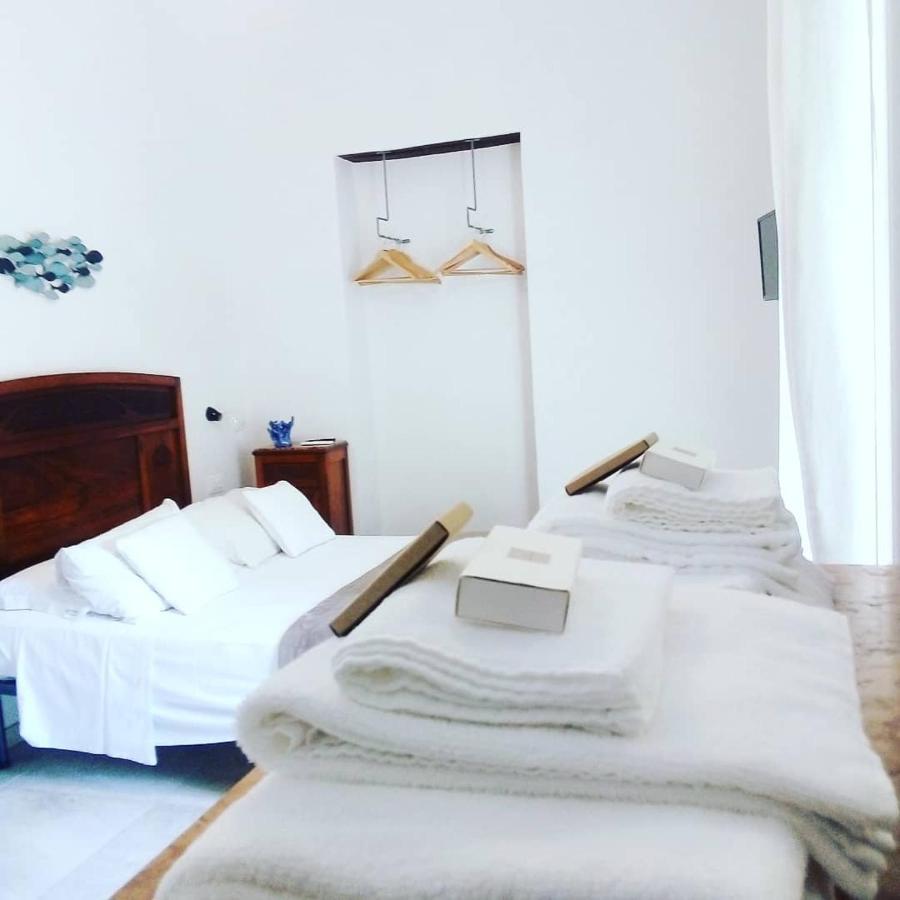 I Baronetti In Centro Bed & Breakfast Агрополи Екстериор снимка